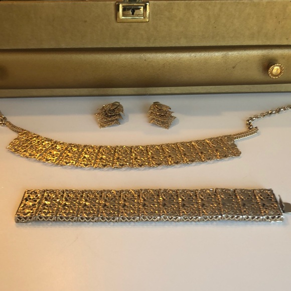 Sarah Coventry Jewelry - Signed Sarah Cov Necklace, Earrings, Bracelet Set